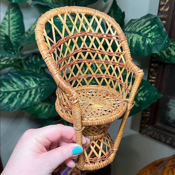 VTG Boho 1970's Wicker Peacock Fan Back Rattan Doll Chair / Plant Stand Chair - Picture 8 of 8